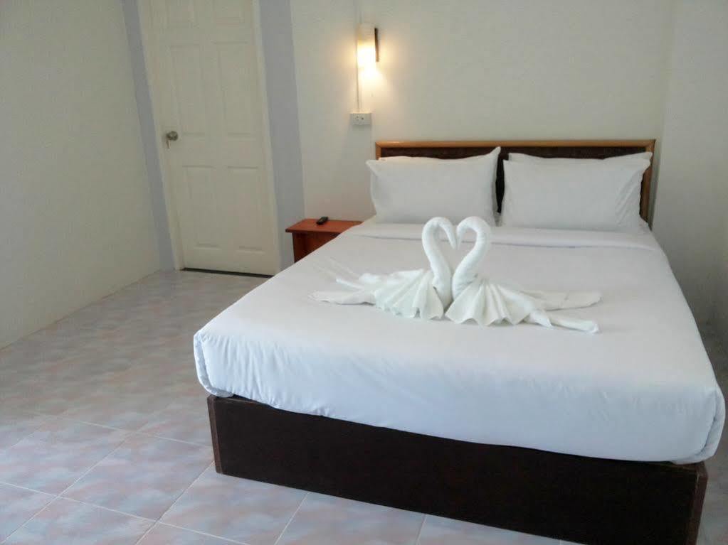 Hotel De Ratt Phuket Kültér fotó