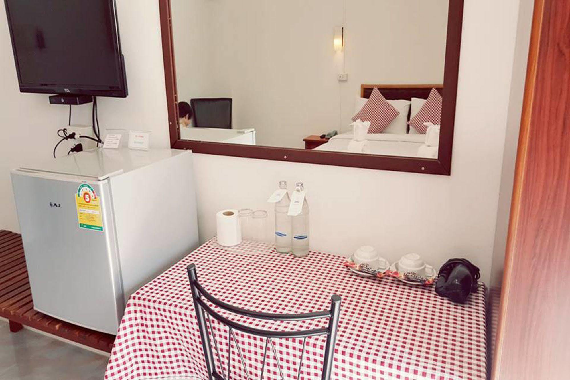 Hotel De Ratt Phuket Kültér fotó