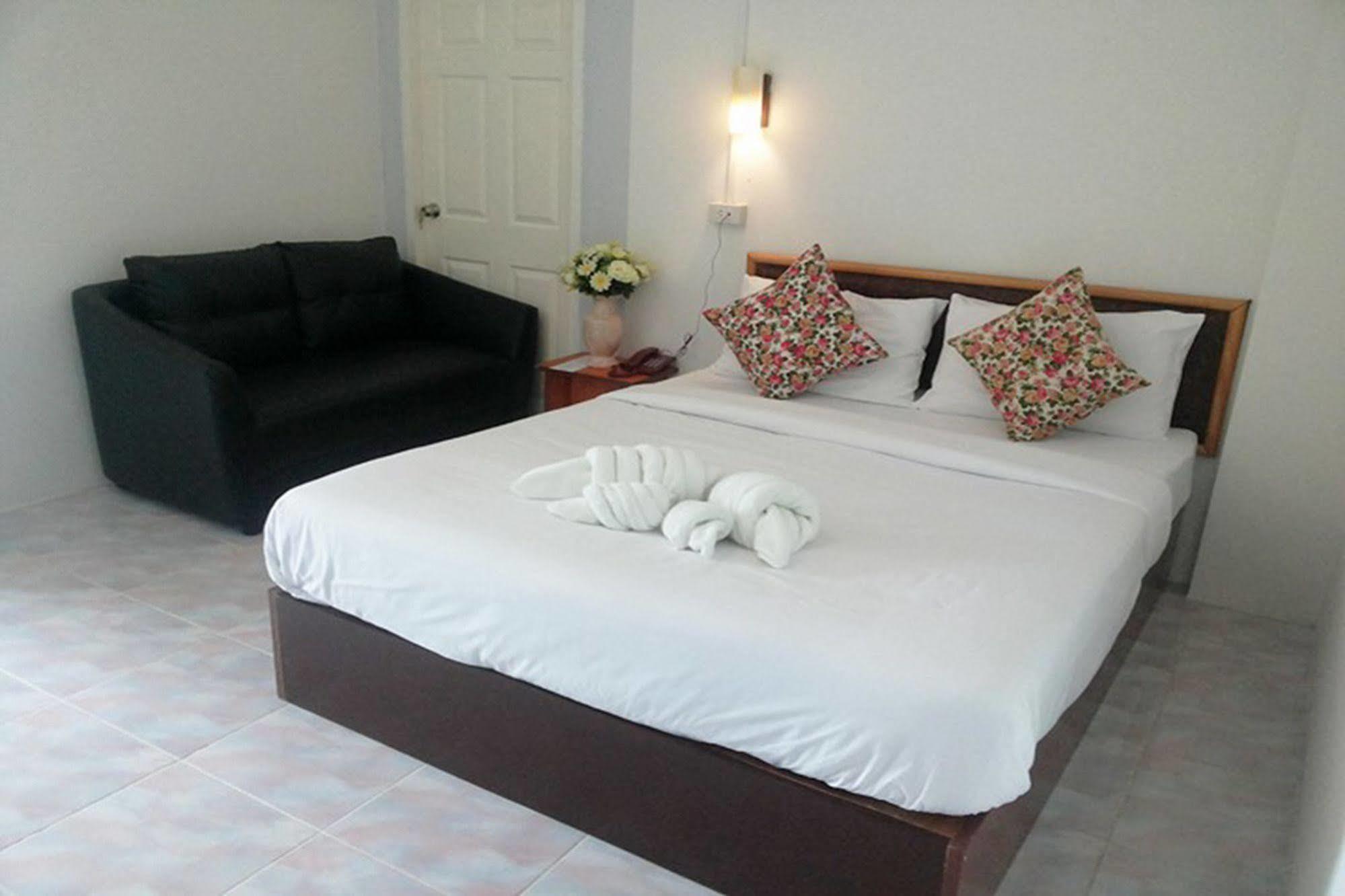 Hotel De Ratt Phuket Kültér fotó